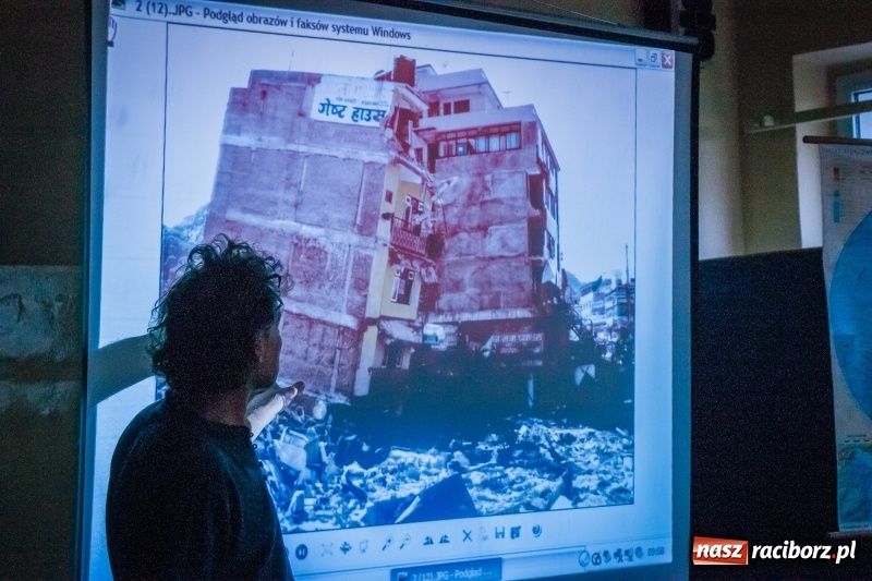 Zdjęcie w galerii na portalu naszraciborz.pl: Maciej Pastwa podziękował uczniom SP1 za pomoc w budowie szkoły w Nepalu wiadomości z regionu