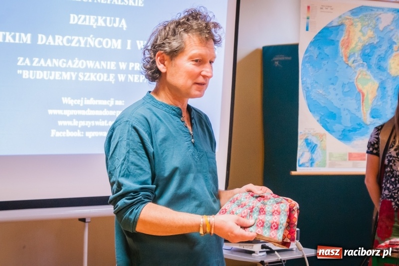 Zdjęcie w galerii na portalu naszraciborz.pl: Maciej Pastwa podziękował uczniom SP1 za pomoc w budowie szkoły w Nepalu wiadomości z regionu