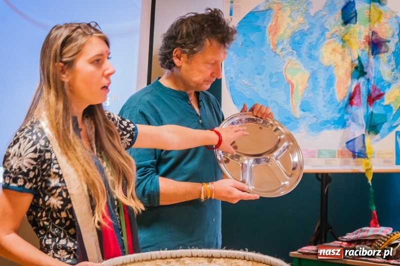 Zdjęcie w galerii na portalu naszraciborz.pl: Maciej Pastwa podziękował uczniom SP1 za pomoc w budowie szkoły w Nepalu wiadomości z regionu