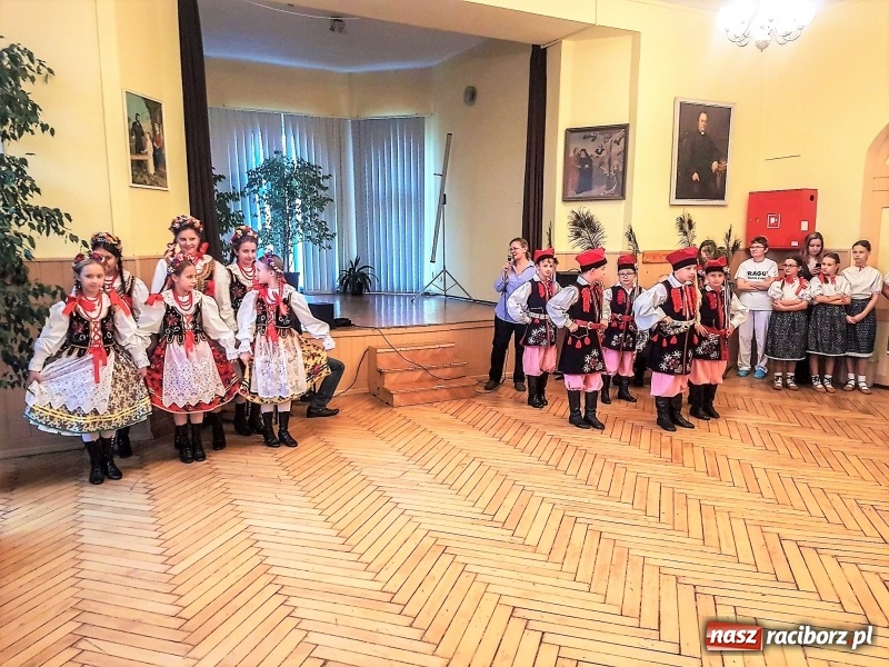 Zdjęcie w galerii na portalu naszraciborz.pl: Koncerty dla wykluczonych przez chorobę, starość, zamknięcie wiadomości z regionu