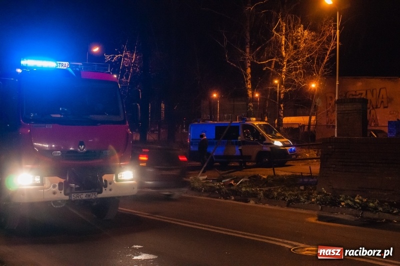 Zdjęcie w galerii na portalu naszraciborz.pl: Kolizja na Kolejowej. Nie zachowała bezpiecznej odległości i wjechała w tył BMW wiadomości z regionu