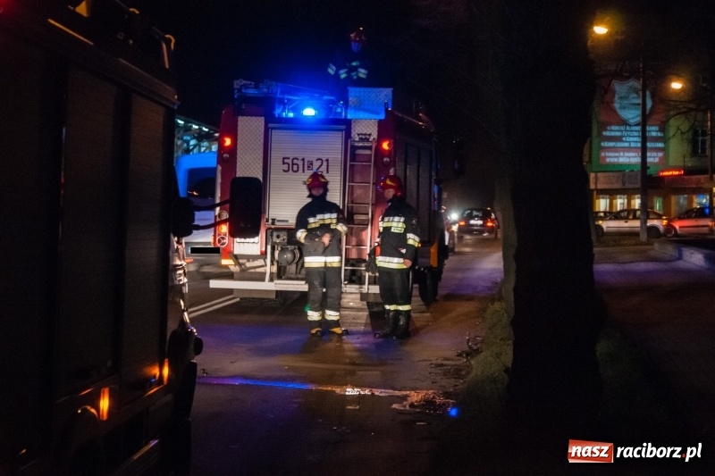 Zdjęcie w galerii na portalu naszraciborz.pl: Kolizja na Kolejowej. Nie zachowała bezpiecznej odległości i wjechała w tył BMW wiadomości z regionu