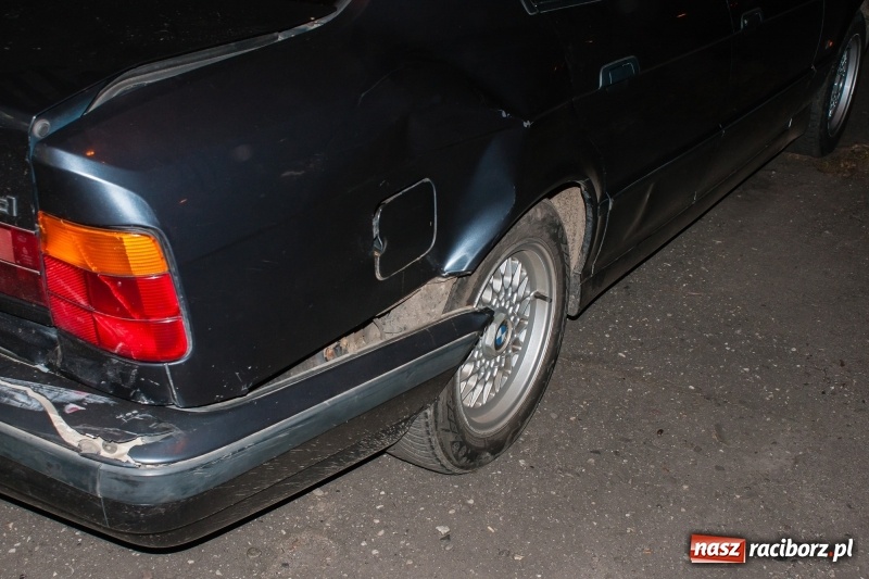 Zdjęcie w galerii na portalu naszraciborz.pl: Kolizja na Kolejowej. Nie zachowała bezpiecznej odległości i wjechała w tył BMW wiadomości z regionu