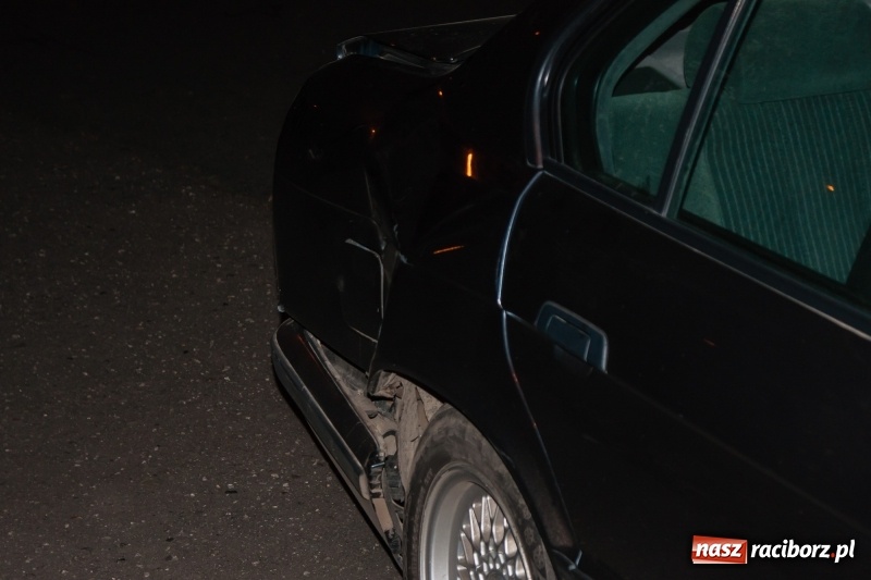 Zdjęcie w galerii na portalu naszraciborz.pl: Kolizja na Kolejowej. Nie zachowała bezpiecznej odległości i wjechała w tył BMW wiadomości z regionu