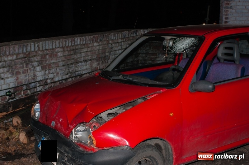 Zdjęcie w galerii na portalu naszraciborz.pl: Kolizja na Kolejowej. Nie zachowała bezpiecznej odległości i wjechała w tył BMW wiadomości z regionu