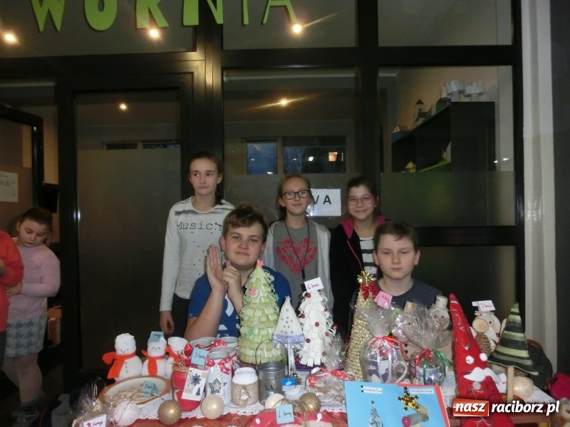 Zdjęcie w galerii na portalu naszraciborz.pl: Gwarno i świątecznie na Ostrogu wiadomości z regionu