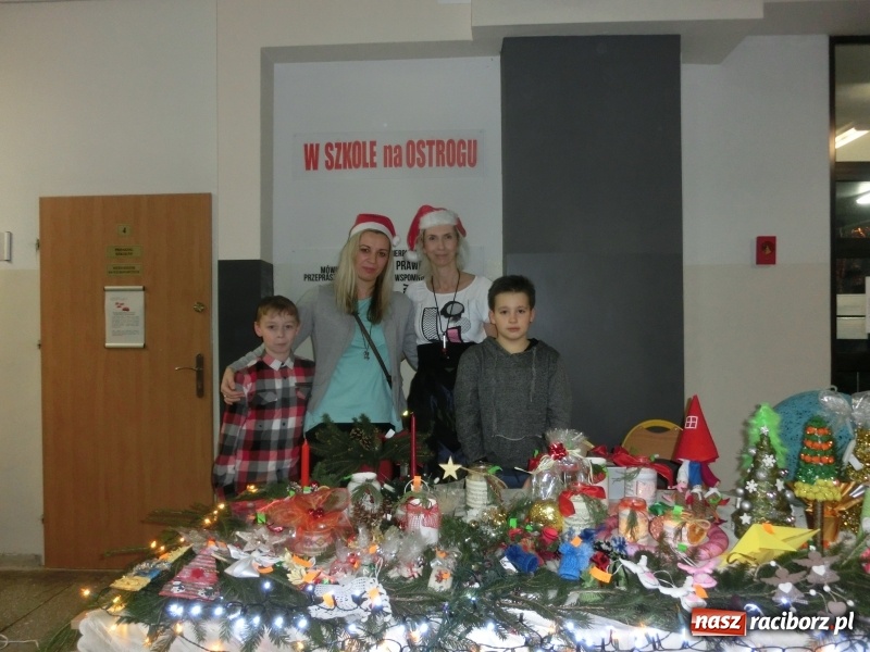 Zdjęcie w galerii na portalu naszraciborz.pl: Gwarno i świątecznie na Ostrogu wiadomości z regionu