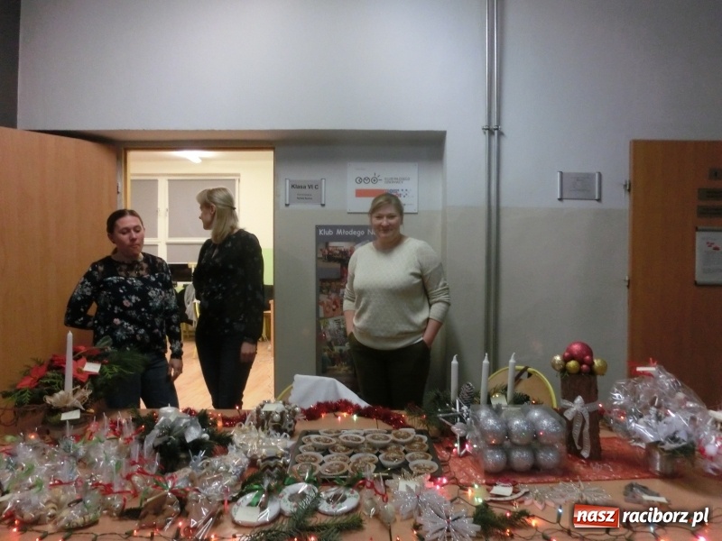 Zdjęcie w galerii na portalu naszraciborz.pl: Gwarno i świątecznie na Ostrogu wiadomości z regionu