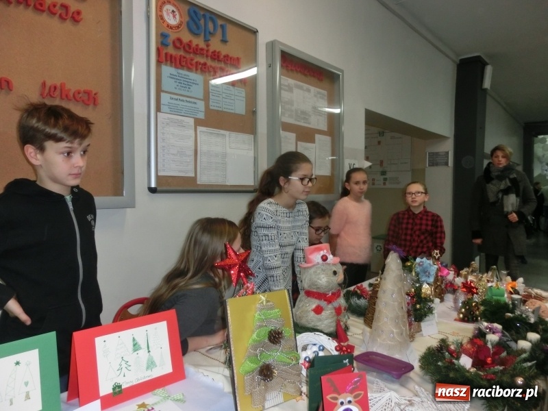 Zdjęcie w galerii na portalu naszraciborz.pl: Gwarno i świątecznie na Ostrogu wiadomości z regionu