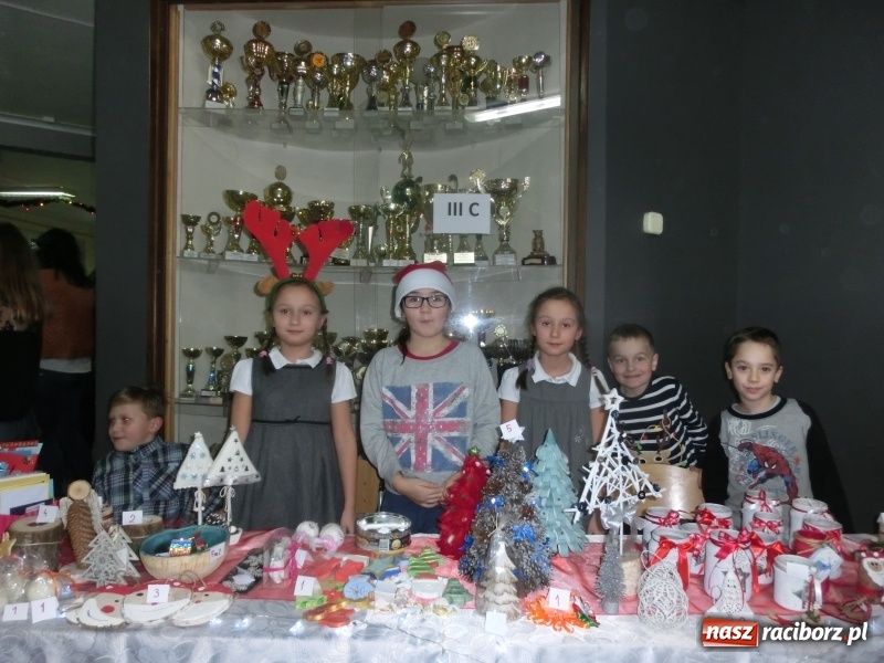 Zdjęcie w galerii na portalu naszraciborz.pl: Gwarno i świątecznie na Ostrogu wiadomości z regionu