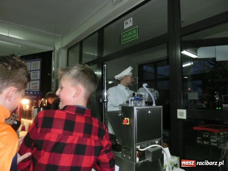 Zdjęcie w galerii na portalu naszraciborz.pl: Gwarno i świątecznie na Ostrogu wiadomości z regionu