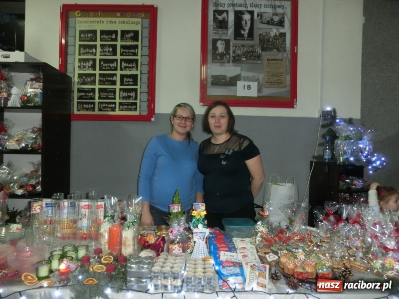 Zdjęcie w galerii na portalu naszraciborz.pl: Gwarno i świątecznie na Ostrogu wiadomości z regionu