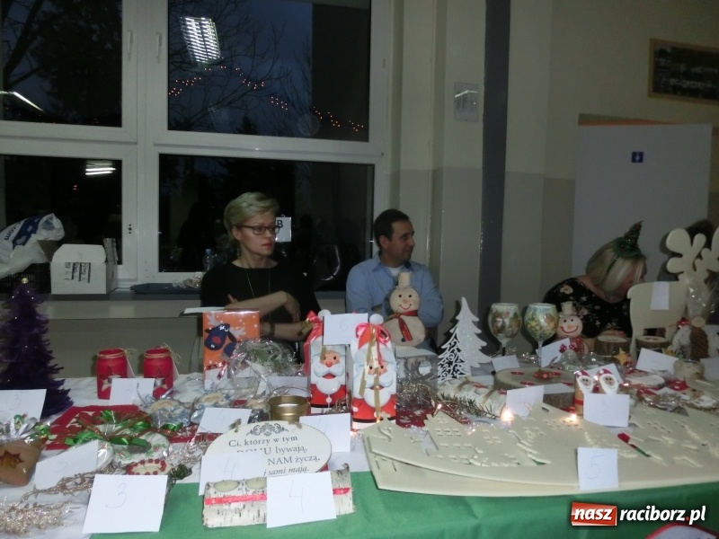 Zdjęcie w galerii na portalu naszraciborz.pl: Gwarno i świątecznie na Ostrogu wiadomości z regionu