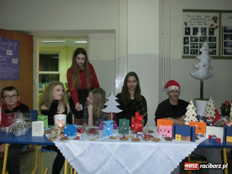 Zdjęcie w galerii na portalu naszraciborz.pl: Gwarno i świątecznie na Ostrogu wiadomości z regionu