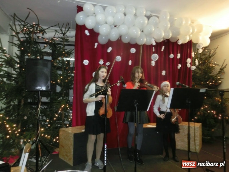 Zdjęcie w galerii na portalu naszraciborz.pl: Gwarno i świątecznie na Ostrogu wiadomości z regionu