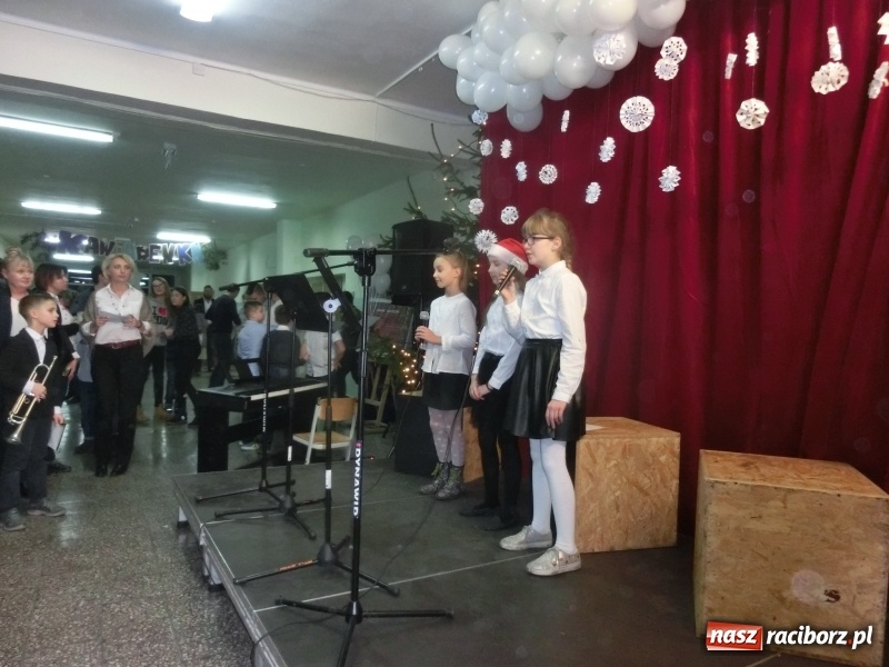 Zdjęcie w galerii na portalu naszraciborz.pl: Gwarno i świątecznie na Ostrogu wiadomości z regionu