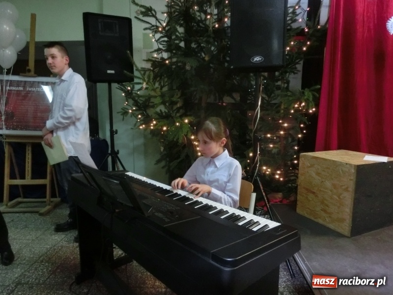 Zdjęcie w galerii na portalu naszraciborz.pl: Gwarno i świątecznie na Ostrogu wiadomości z regionu