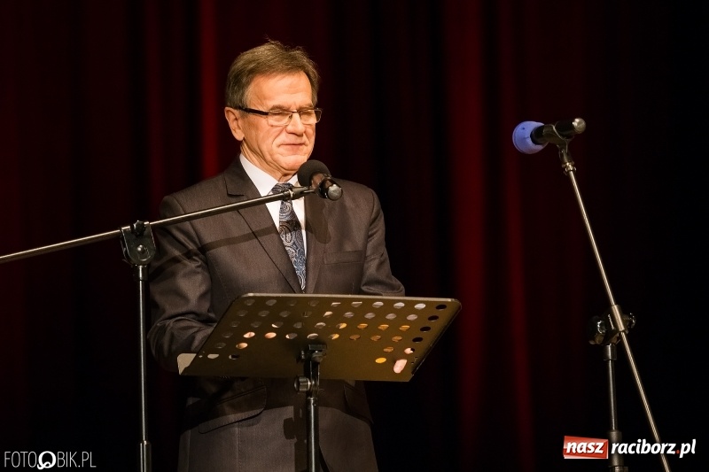 Zdjęcie w galerii na portalu naszraciborz.pl: W RCK wręczono medale im. ks. prałata Stefana Pieczki  wiadomości z regionu