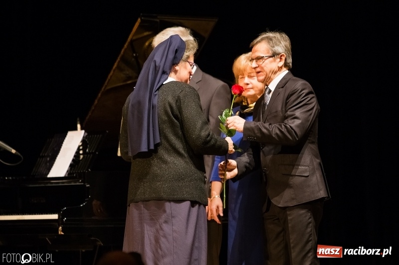 Zdjęcie w galerii na portalu naszraciborz.pl: W RCK wręczono medale im. ks. prałata Stefana Pieczki  wiadomości z regionu