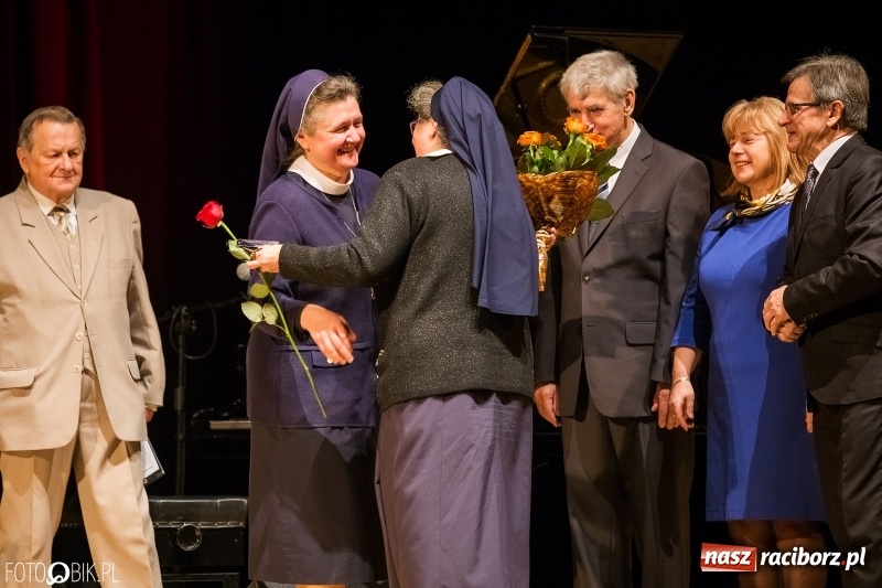 Zdjęcie w galerii na portalu naszraciborz.pl: W RCK wręczono medale im. ks. prałata Stefana Pieczki  wiadomości z regionu