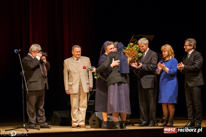 Zdjęcie w galerii na portalu naszraciborz.pl: W RCK wręczono medale im. ks. prałata Stefana Pieczki  wiadomości z regionu