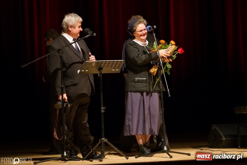Zdjęcie w galerii na portalu naszraciborz.pl: W RCK wręczono medale im. ks. prałata Stefana Pieczki  wiadomości z regionu