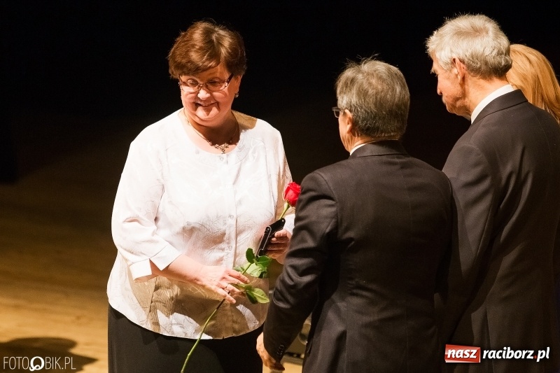 Zdjęcie w galerii na portalu naszraciborz.pl: W RCK wręczono medale im. ks. prałata Stefana Pieczki  wiadomości z regionu
