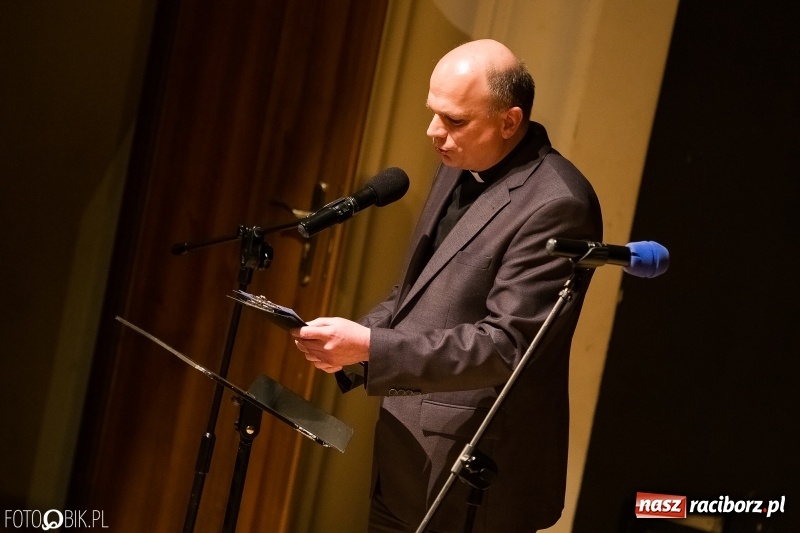 Zdjęcie w galerii na portalu naszraciborz.pl: W RCK wręczono medale im. ks. prałata Stefana Pieczki  wiadomości z regionu