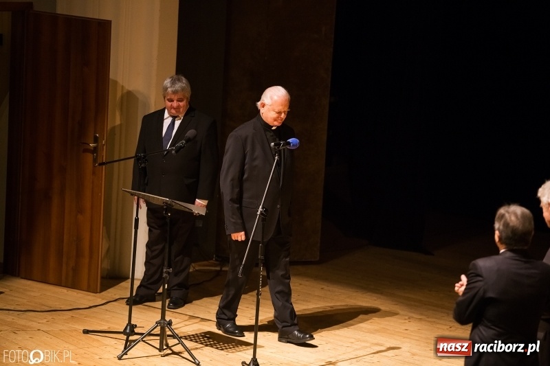 Zdjęcie w galerii na portalu naszraciborz.pl: W RCK wręczono medale im. ks. prałata Stefana Pieczki  wiadomości z regionu