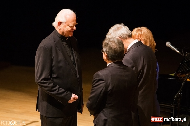 Zdjęcie w galerii na portalu naszraciborz.pl: W RCK wręczono medale im. ks. prałata Stefana Pieczki  wiadomości z regionu