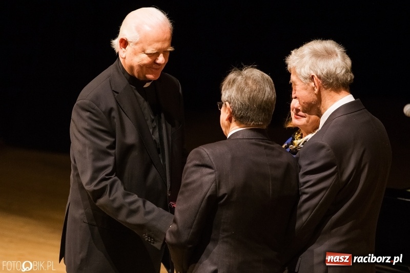 Zdjęcie w galerii na portalu naszraciborz.pl: W RCK wręczono medale im. ks. prałata Stefana Pieczki  wiadomości z regionu