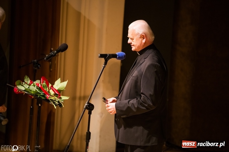 Zdjęcie w galerii na portalu naszraciborz.pl: W RCK wręczono medale im. ks. prałata Stefana Pieczki  wiadomości z regionu