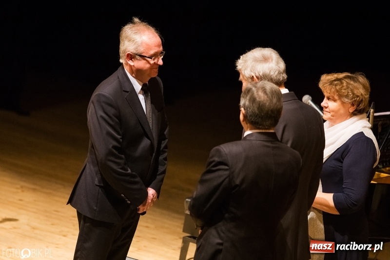 Zdjęcie w galerii na portalu naszraciborz.pl: W RCK wręczono medale im. ks. prałata Stefana Pieczki  wiadomości z regionu