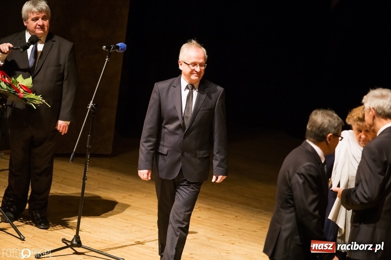 Zdjęcie w galerii na portalu naszraciborz.pl: W RCK wręczono medale im. ks. prałata Stefana Pieczki  wiadomości z regionu