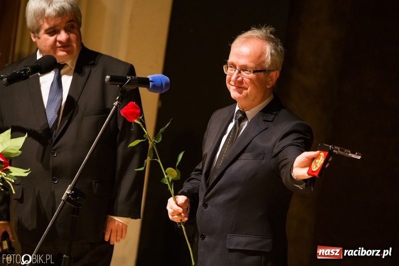 Zdjęcie w galerii na portalu naszraciborz.pl: W RCK wręczono medale im. ks. prałata Stefana Pieczki  wiadomości z regionu