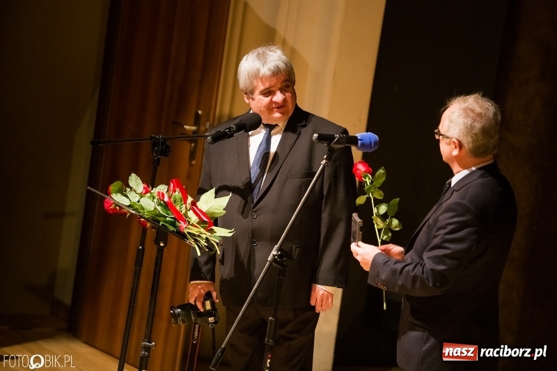 Zdjęcie w galerii na portalu naszraciborz.pl: W RCK wręczono medale im. ks. prałata Stefana Pieczki  wiadomości z regionu