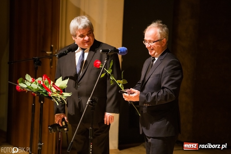 Zdjęcie w galerii na portalu naszraciborz.pl: W RCK wręczono medale im. ks. prałata Stefana Pieczki  wiadomości z regionu