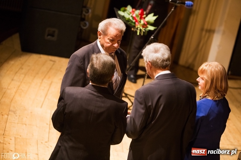 Zdjęcie w galerii na portalu naszraciborz.pl: W RCK wręczono medale im. ks. prałata Stefana Pieczki  wiadomości z regionu