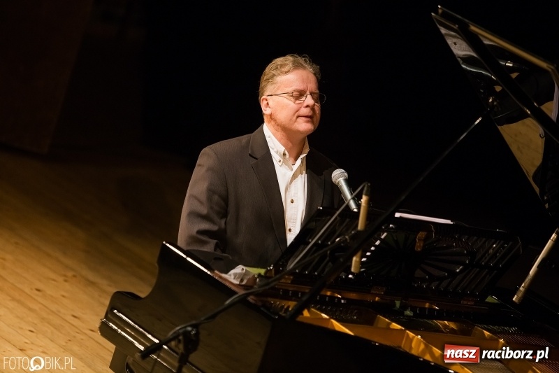 Zdjęcie w galerii na portalu naszraciborz.pl: W RCK wręczono medale im. ks. prałata Stefana Pieczki  wiadomości z regionu