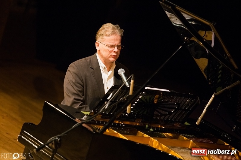 Zdjęcie w galerii na portalu naszraciborz.pl: W RCK wręczono medale im. ks. prałata Stefana Pieczki  wiadomości z regionu