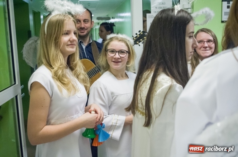 Zdjęcie w galerii na portalu naszraciborz.pl: Z sercem na dłoni odwiedzili chorych w raciborskim szpitalu wiadomości z regionu