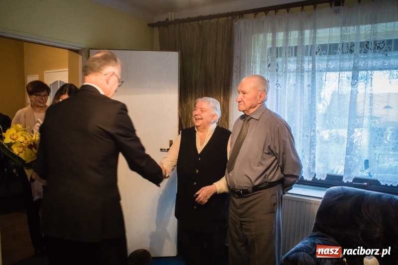 Zdjęcie w galerii na portalu naszraciborz.pl: Zaczęło się od zdjęcia. Diamentowe gody Państwa Malon wiadomości z regionu