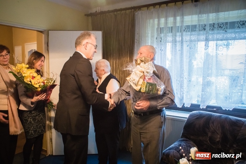 Zdjęcie w galerii na portalu naszraciborz.pl: Zaczęło się od zdjęcia. Diamentowe gody Państwa Malon wiadomości z regionu