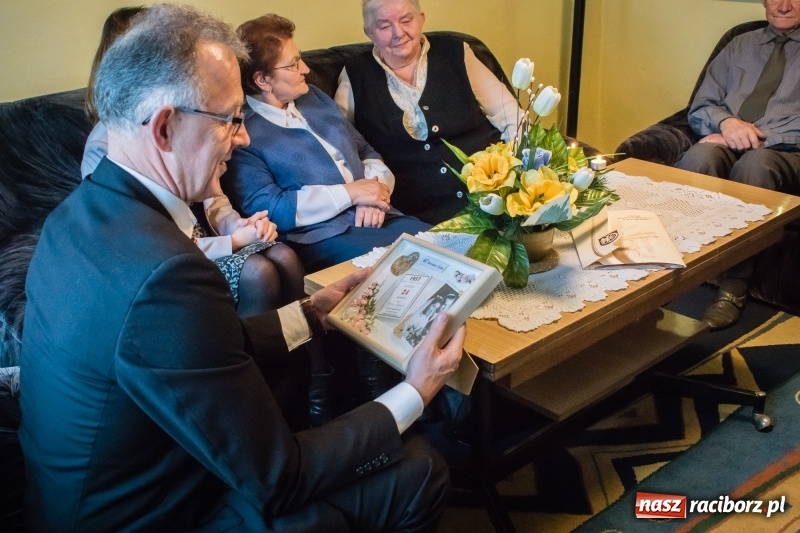 Zdjęcie w galerii na portalu naszraciborz.pl: Zaczęło się od zdjęcia. Diamentowe gody Państwa Malon wiadomości z regionu