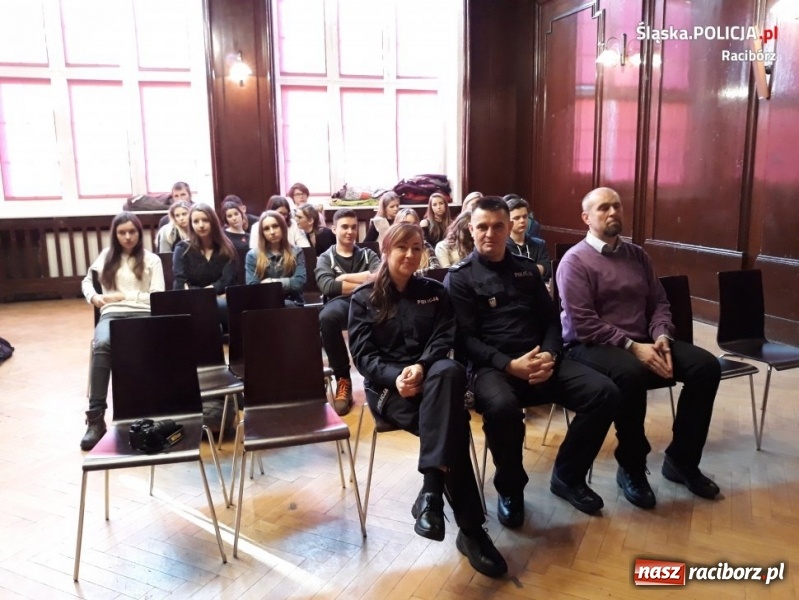 Zdjęcie w galerii na portalu naszraciborz.pl: Projekt pod nazwą Bo liczy się człowiek z udziałem raciborskiej młodzieży wiadomości z regionu