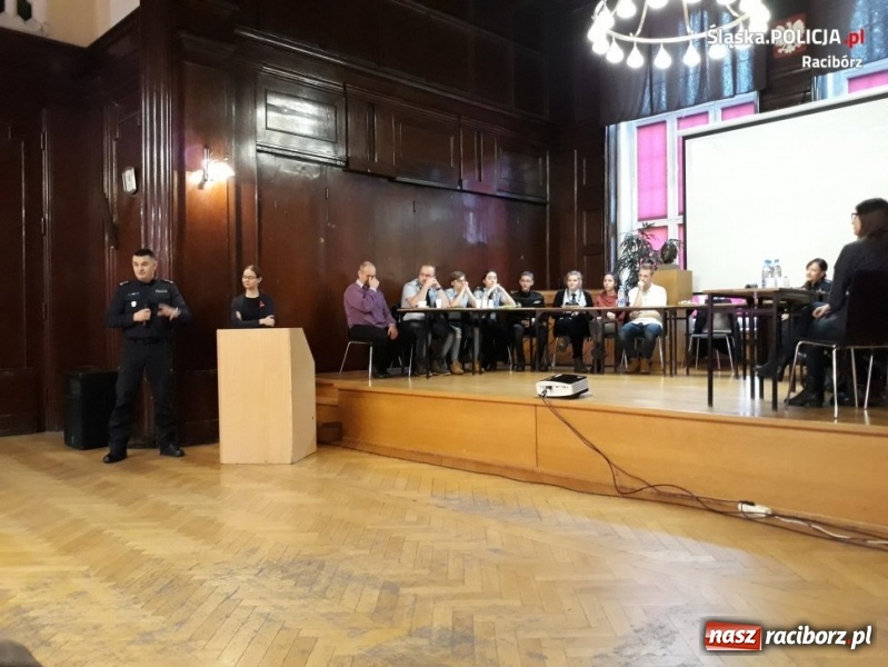 Zdjęcie w galerii na portalu naszraciborz.pl: Projekt pod nazwą Bo liczy się człowiek z udziałem raciborskiej młodzieży wiadomości z regionu