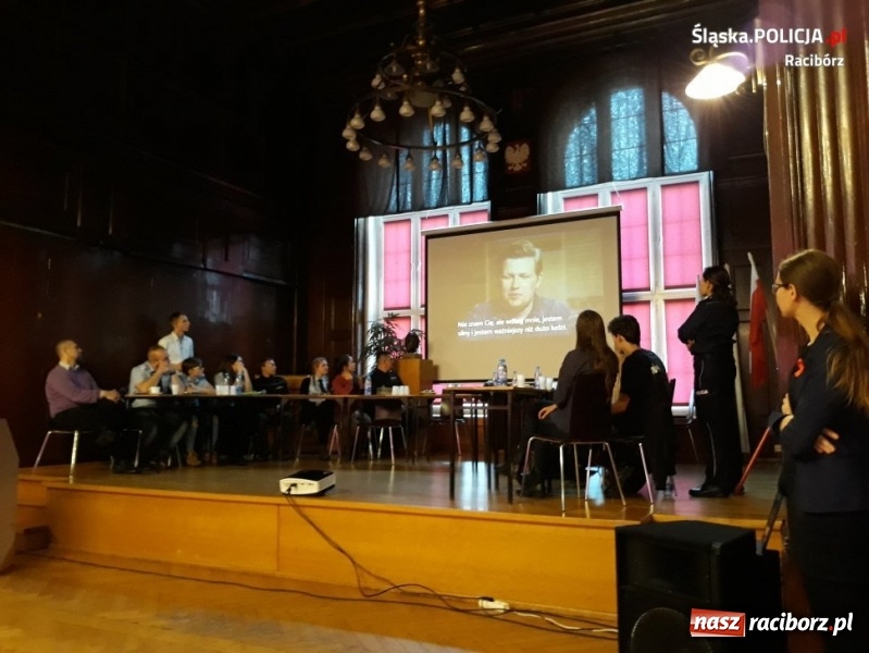 Zdjęcie w galerii na portalu naszraciborz.pl: Projekt pod nazwą Bo liczy się człowiek z udziałem raciborskiej młodzieży wiadomości z regionu