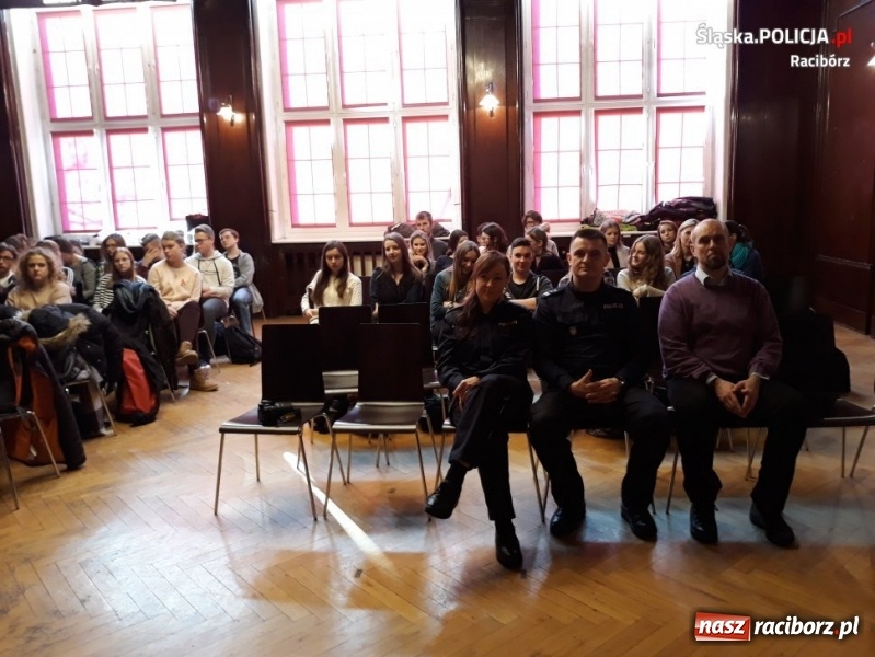 Zdjęcie w galerii na portalu naszraciborz.pl: Projekt pod nazwą Bo liczy się człowiek z udziałem raciborskiej młodzieży wiadomości z regionu