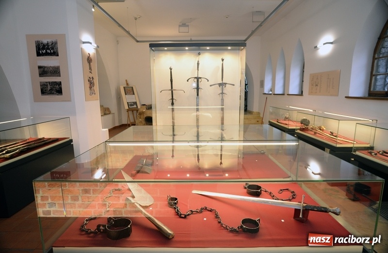 Zdjęcie w galerii na portalu naszraciborz.pl: W Muzeum można oglądać nową, stałą wystawę militariów wiadomości z regionu