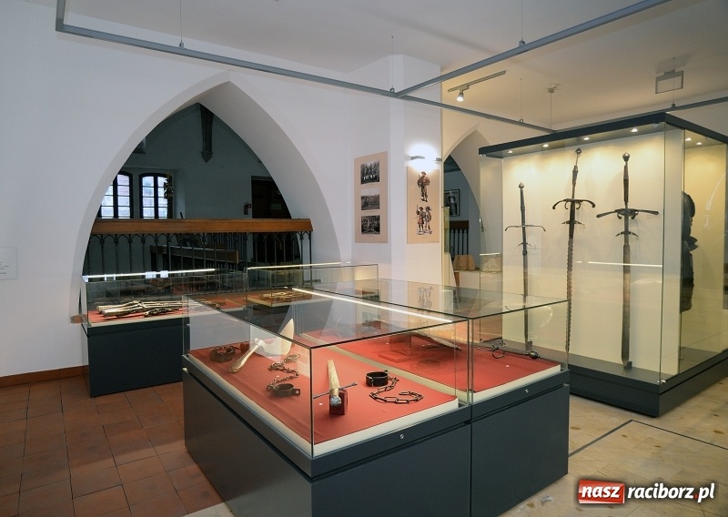 Zdjęcie w galerii na portalu naszraciborz.pl: W Muzeum można oglądać nową, stałą wystawę militariów wiadomości z regionu